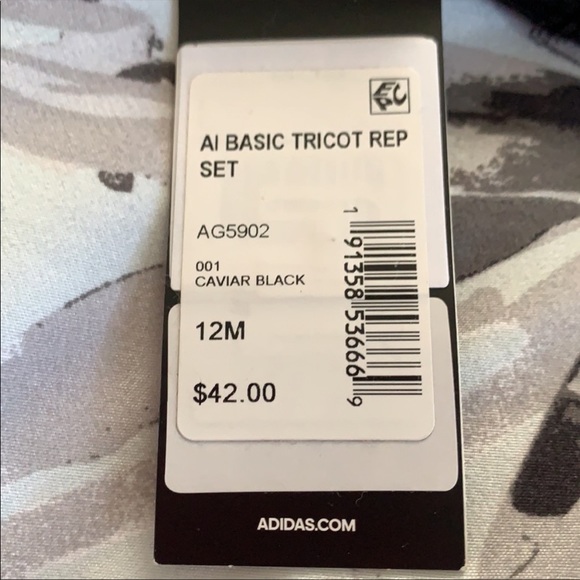 Boys track suit - Picture 3 of 3